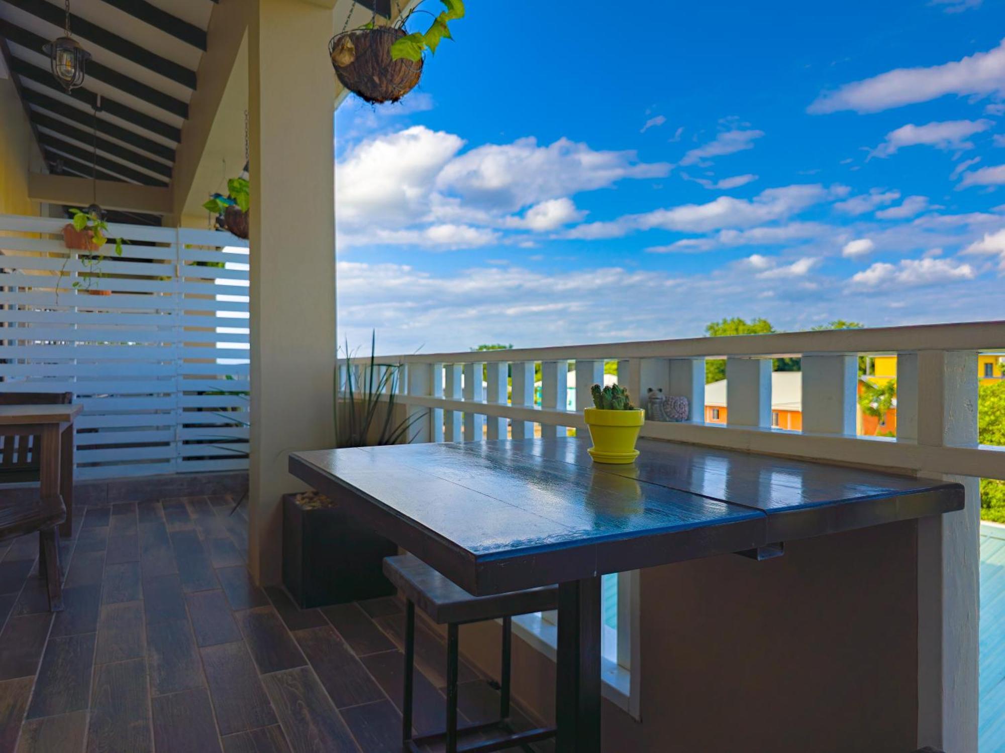 Louis' Apartments Placencia 外观 照片