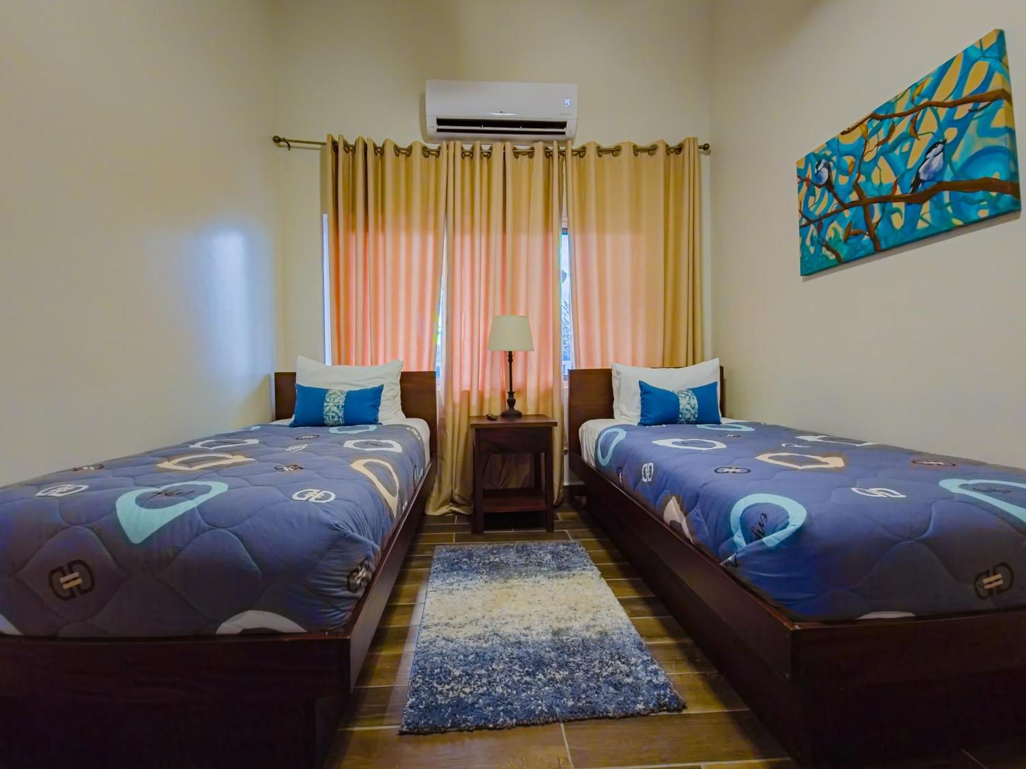 Louis' Apartments Placencia 外观 照片