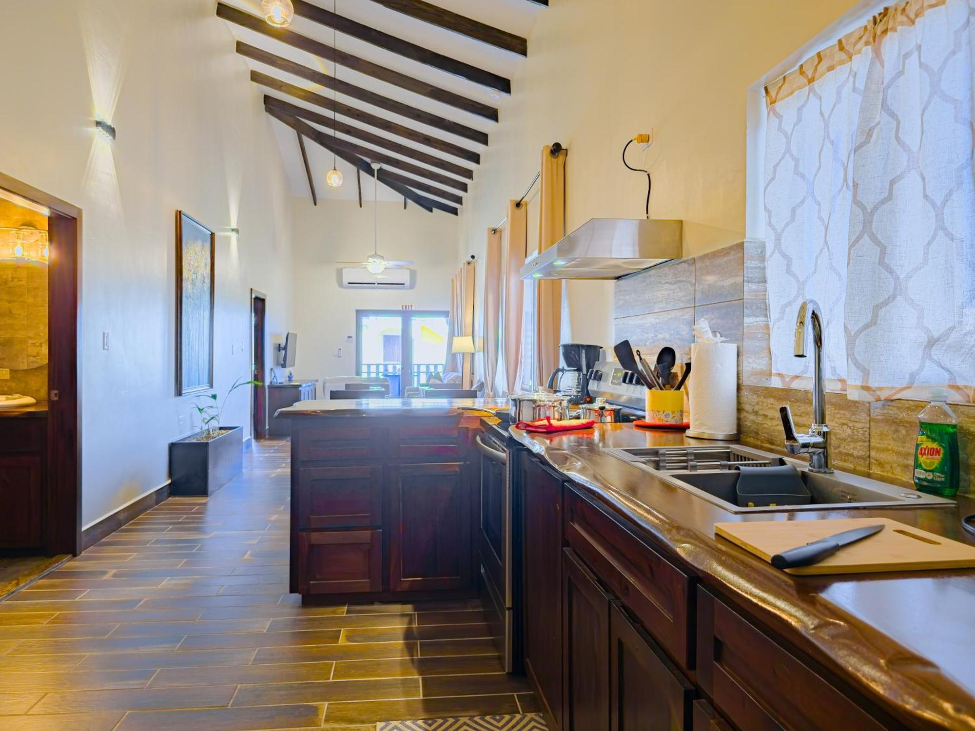 Louis' Apartments Placencia 外观 照片