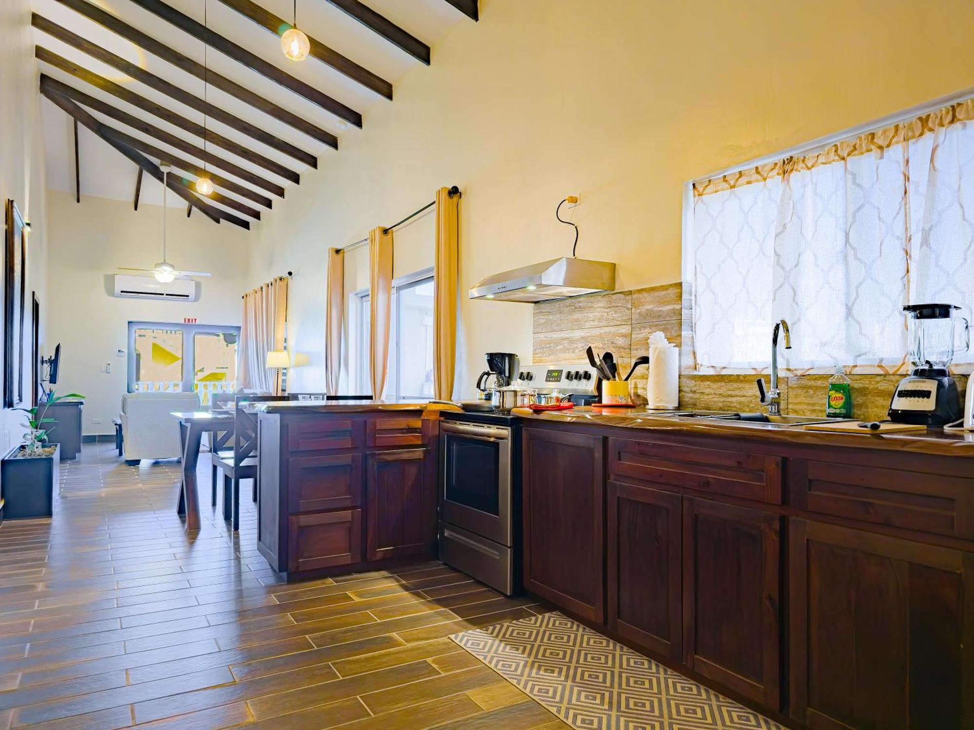 Louis' Apartments Placencia 外观 照片