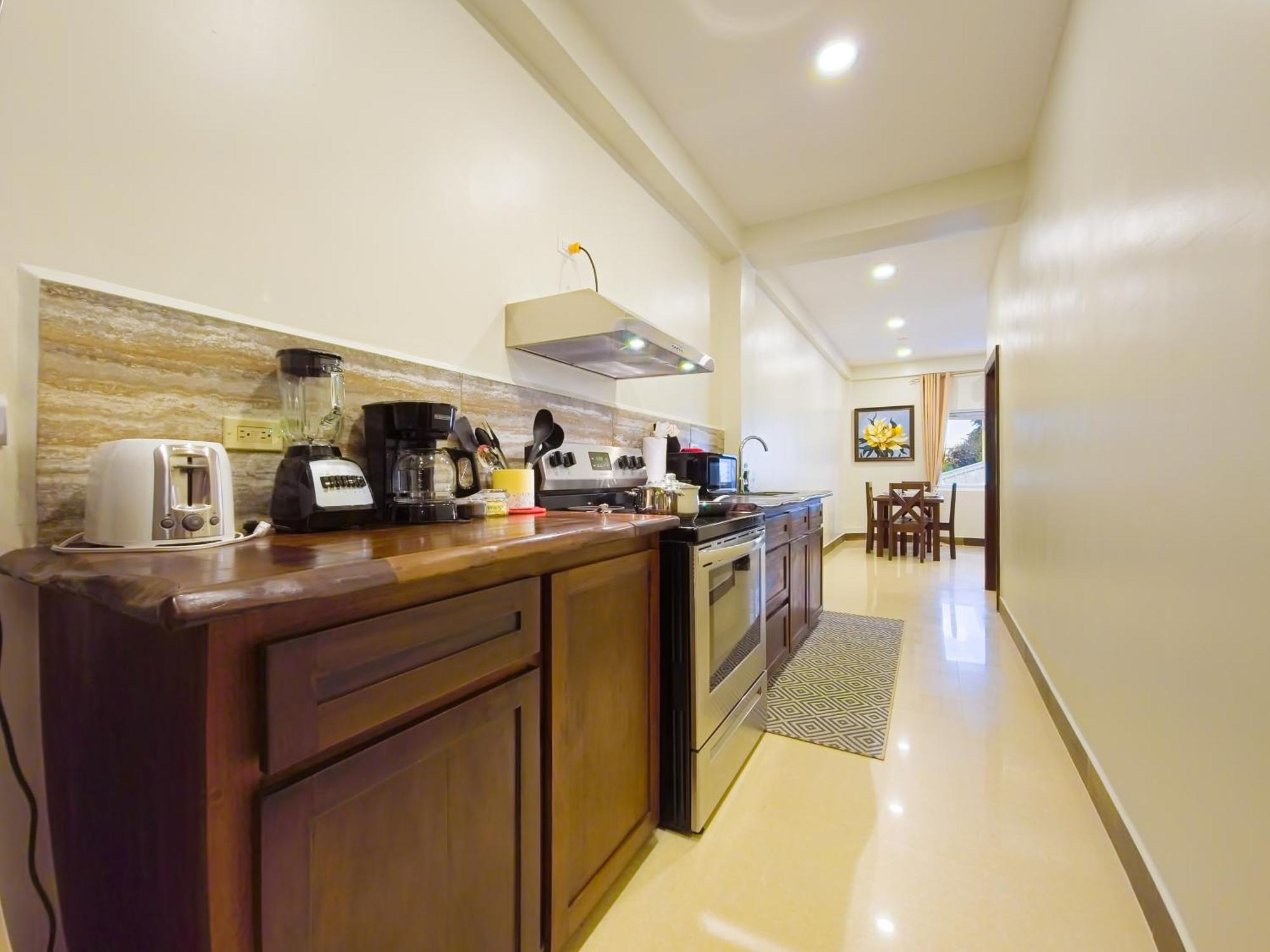 Louis' Apartments Placencia 外观 照片