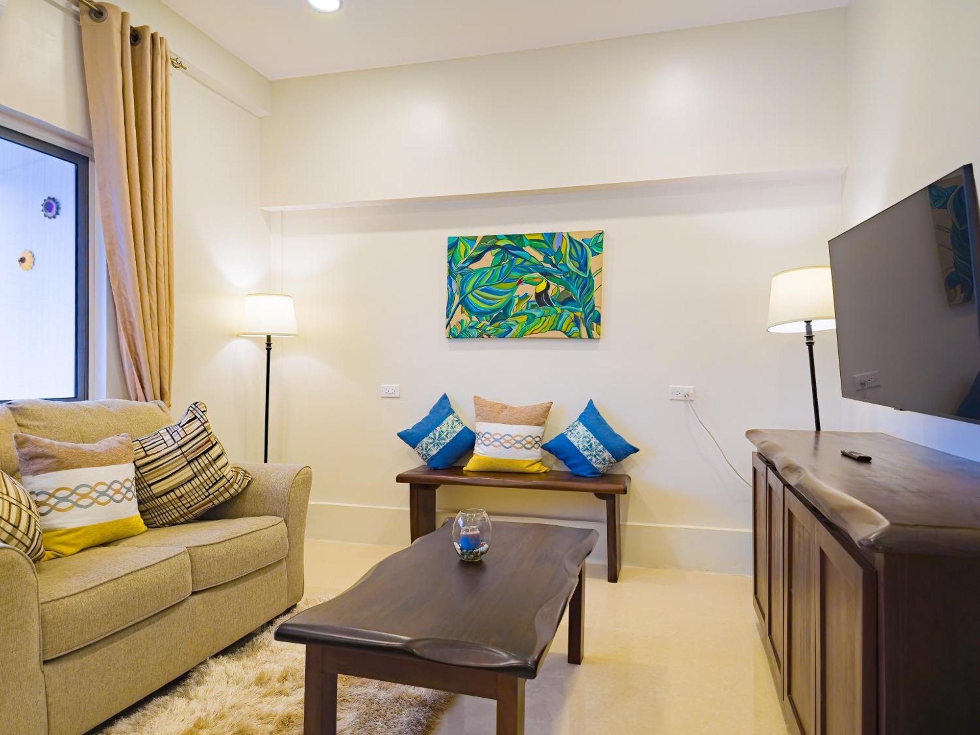 Louis' Apartments Placencia 外观 照片