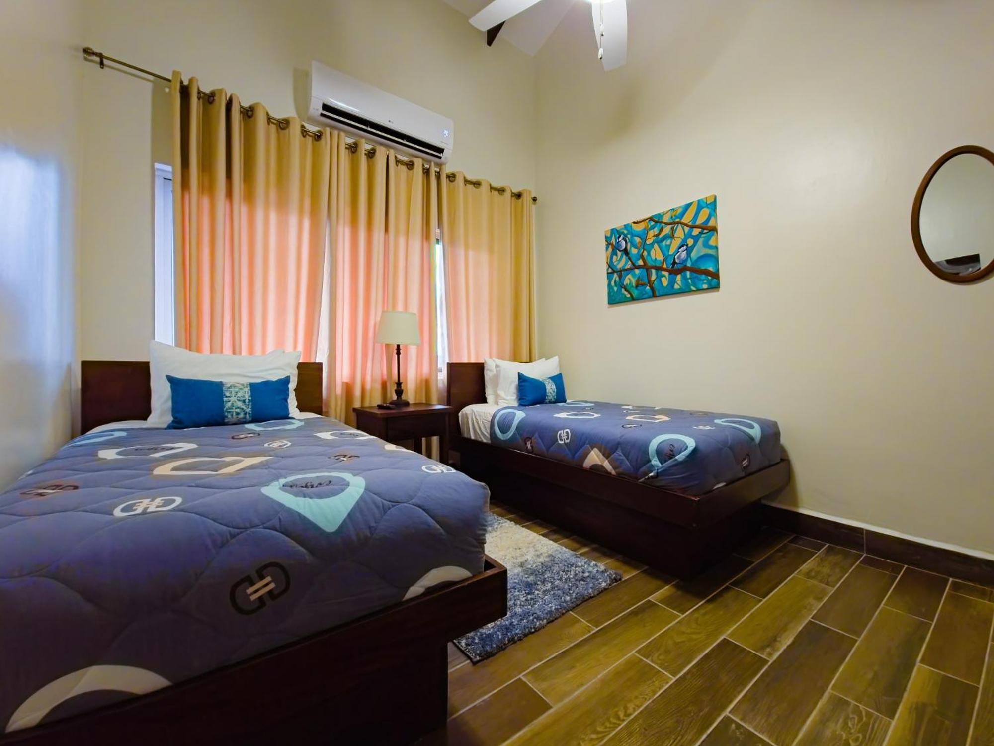 Louis' Apartments Placencia 外观 照片