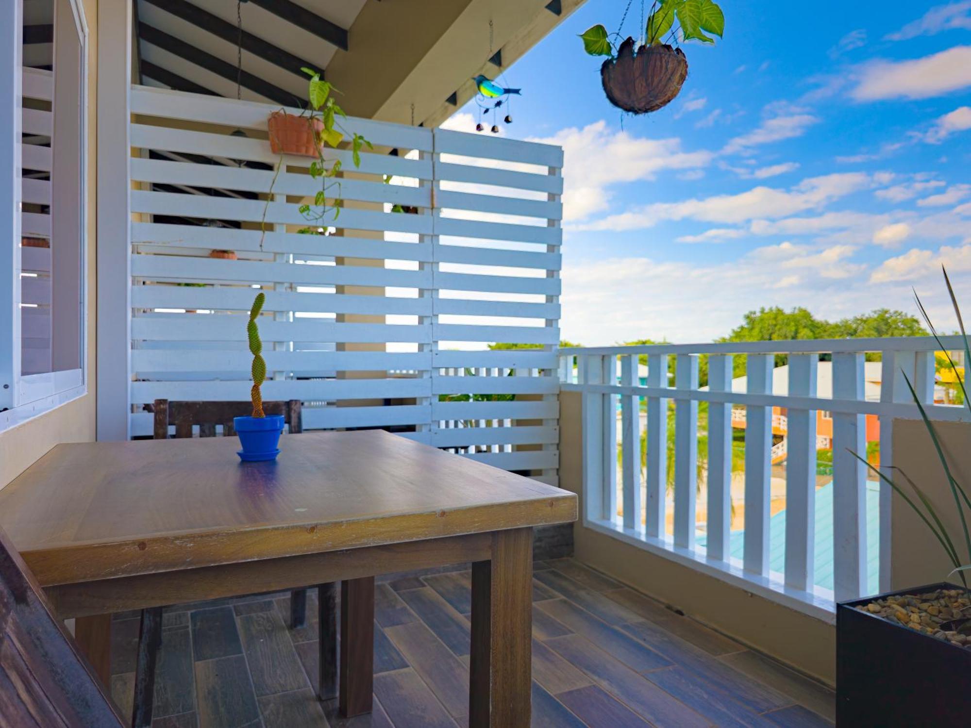 Louis' Apartments Placencia 外观 照片