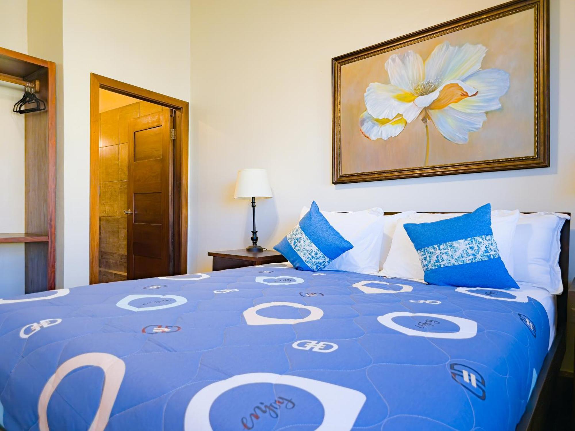 Louis' Apartments Placencia 外观 照片