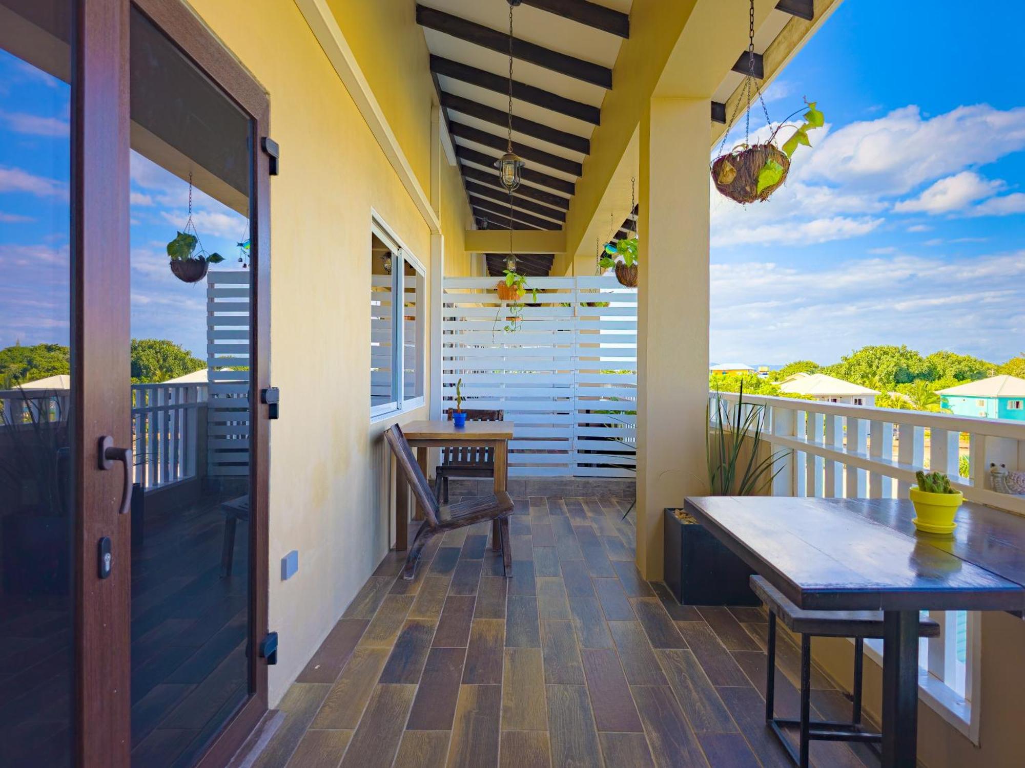 Louis' Apartments Placencia 外观 照片