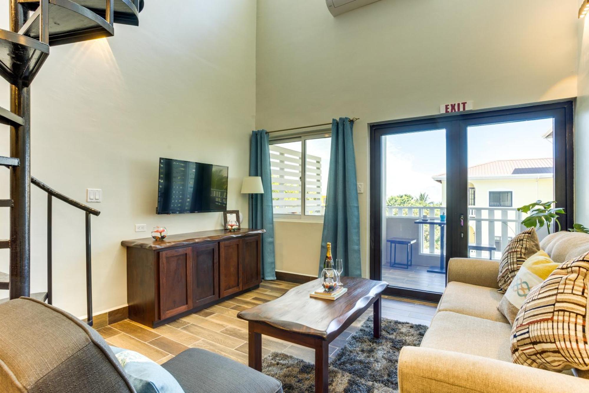 Louis' Apartments Placencia 外观 照片