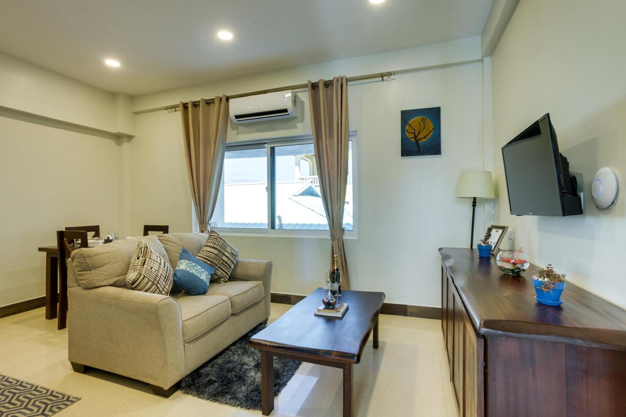 Louis' Apartments Placencia 外观 照片