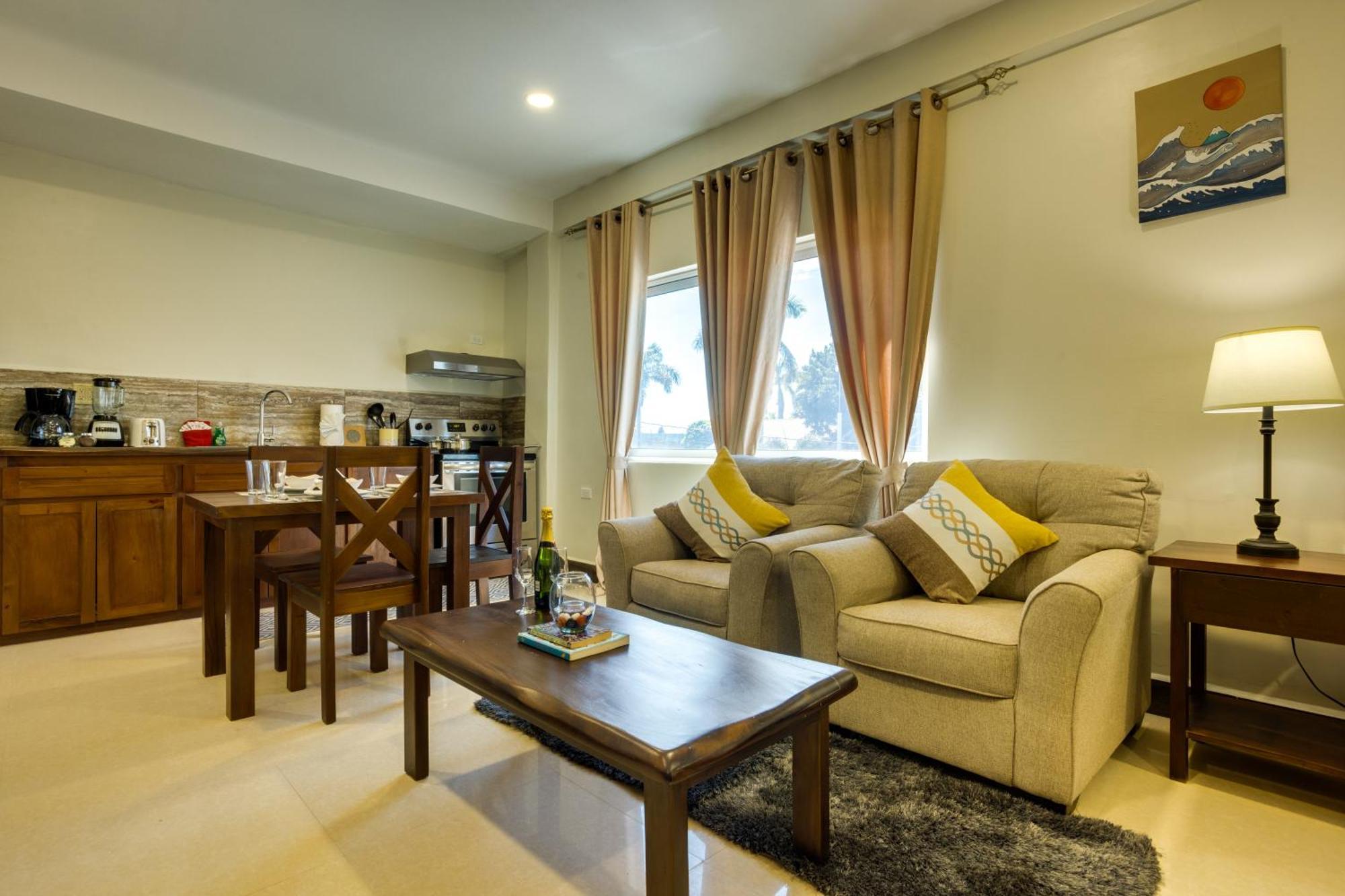 Louis' Apartments Placencia 外观 照片